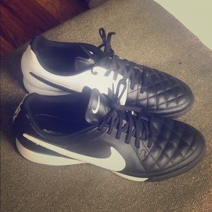 LEATHER TURF SOCCER SHOES